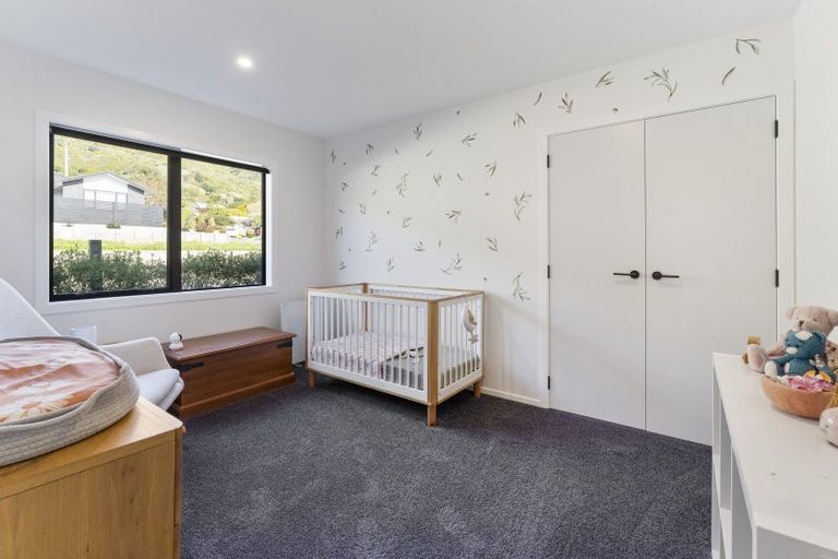 Photo of property in 10 Karearea Avenue, Waikanae, 5036