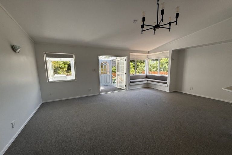 Photo of property in 25 Ngahere Views, Orewa, 0931