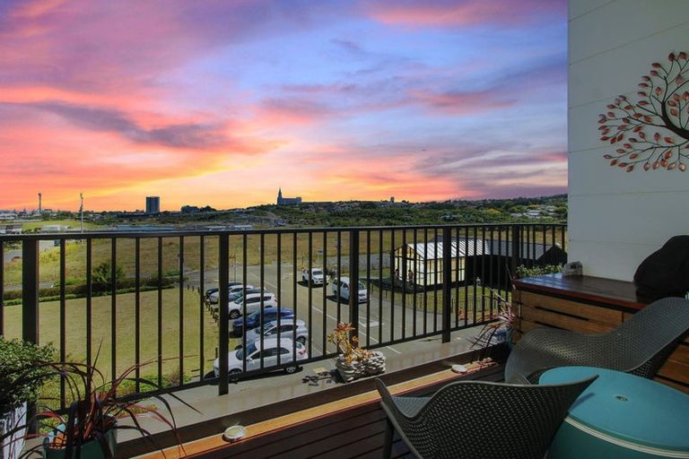 Photo of property in 8/1 Coral Tree Avenue, Wiri, Auckland, 2104