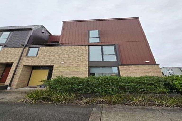 Photo of property in 28 Hobsonville Point Road, Hobsonville, Auckland, 0616