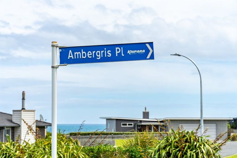 Photo of property in 2 Ambergris Place, Baylys Beach, 0377