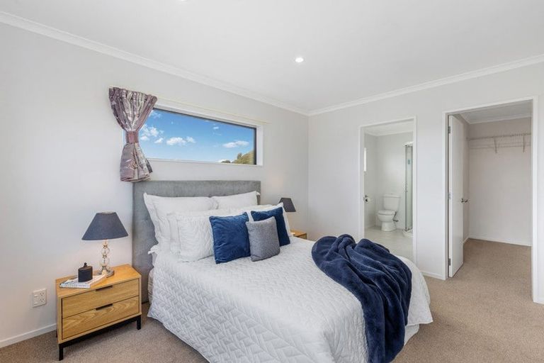 Photo of property in 7a Sandino Place, Grenada Village, Wellington, 6037