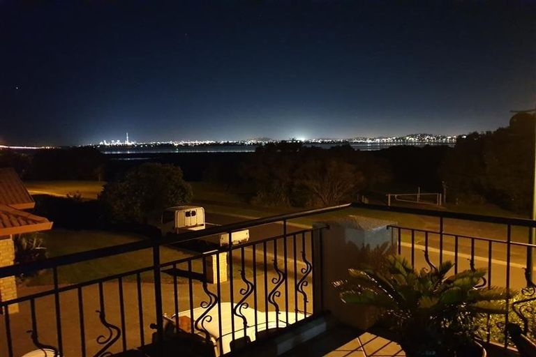 Photo of property in 6 Danica Esplanade, Te Atatu Peninsula, Auckland, 0610