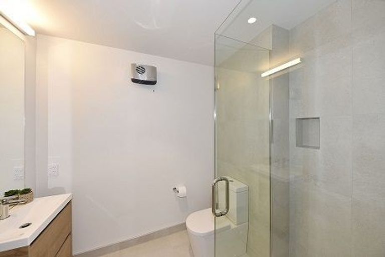 Photo of property in 3/25 Latimer Square, Christchurch Central, Christchurch, 8011