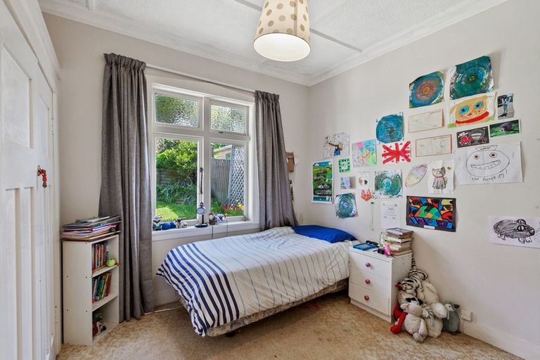 Photo of property in 98 The Parade, Island Bay, Wellington, 6023