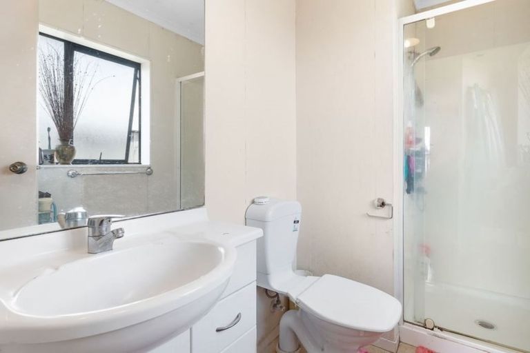 Photo of property in 242 Mahia Road, Weymouth, Auckland, 2103
