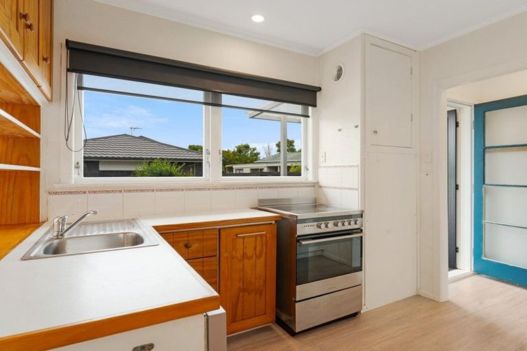 Photo of property in 33b Gill Avenue, Te Atatu Peninsula, Auckland, 0610