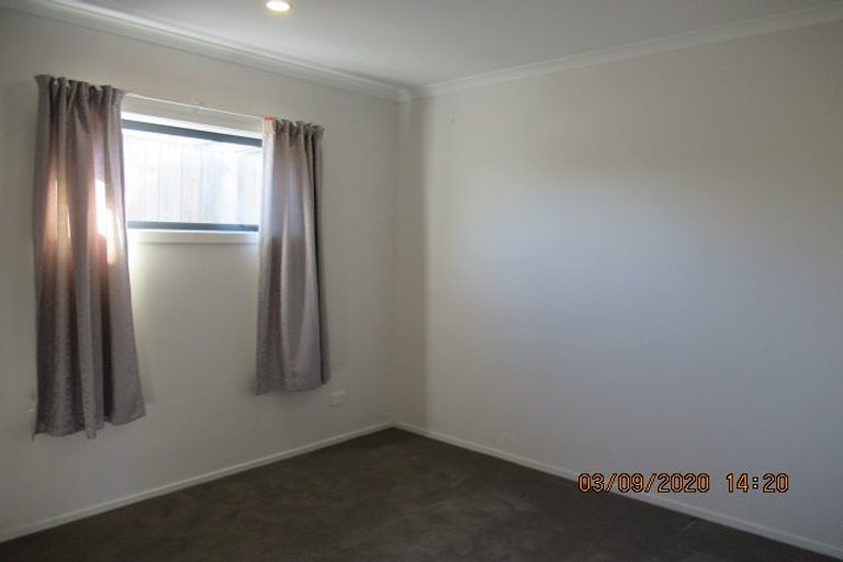 Photo of property in 25 Glenbervie Crescent, Massey, Auckland, 0614