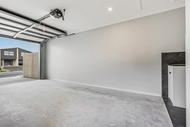 Photo of property in 8/16 Molesworth Street, Taita, Lower Hutt, 5011