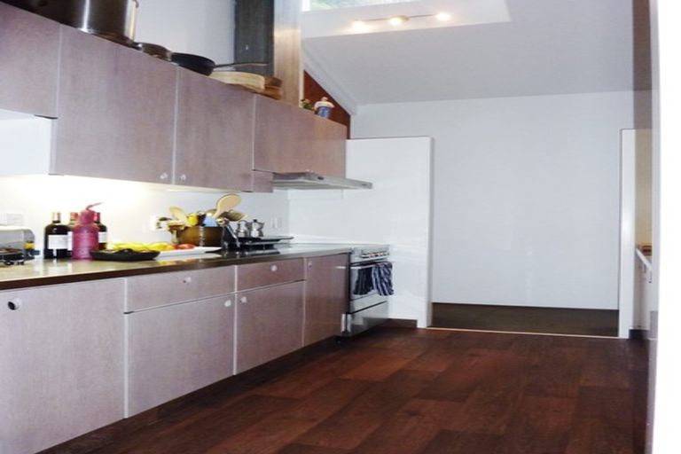 Photo of property in 2 Maramanui Way, Karaka Bays, Wellington, 6022