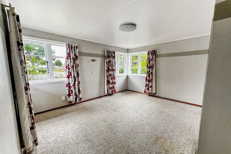 Photo of property in 115 Pahiatua Street, Hokowhitu, Palmerston North, 4410