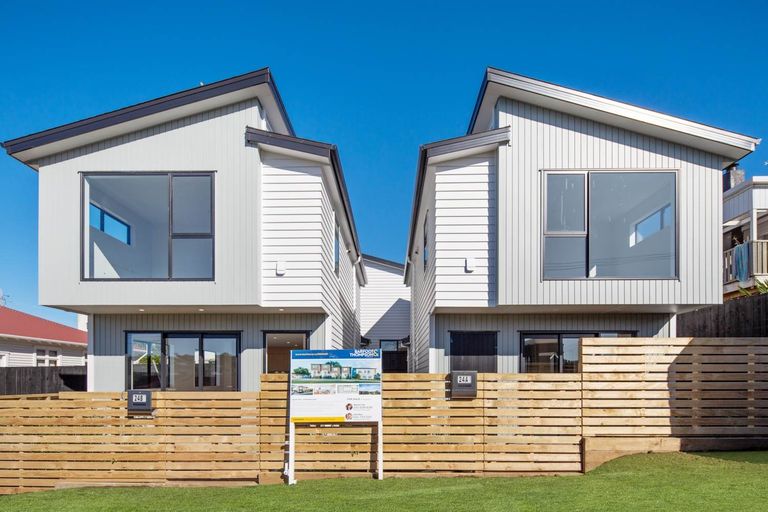 Photo of property in 24d Lincoln Park Avenue, Massey, Auckland, 0614