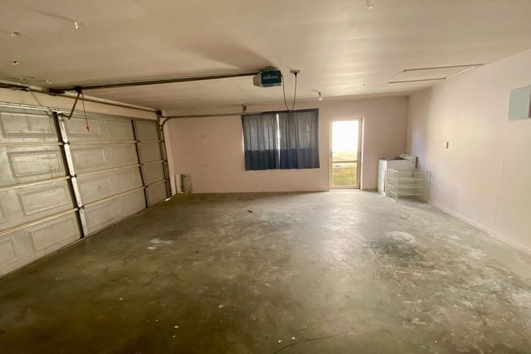 Photo of property in 8 Piriti Place, Weymouth, Auckland, 2103