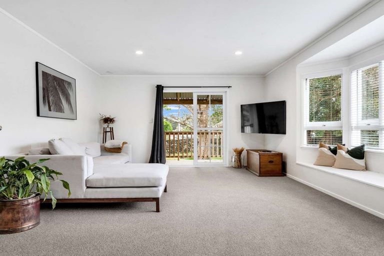 Photo of property in 1 Melia Place, Stanmore Bay, Whangaparaoa, 0932