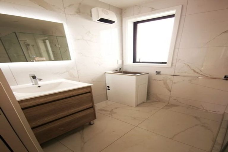 Photo of property in 124c Rosier Road, Glen Eden, Auckland, 0602