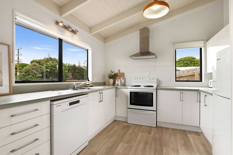 Photo of property in 2/32 Hand Road, Helensville, 0800