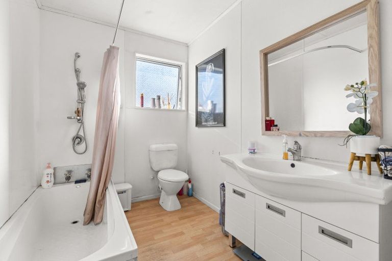 Photo of property in 72 Kent Street, Carterton, 5713