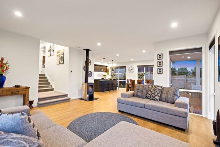 Photo of property in 2 Nikau Way, Riverhead, 0820