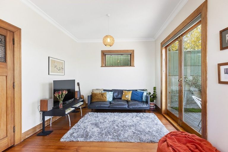 Photo of property in 168 Nevay Road, Karaka Bays, Wellington, 6022