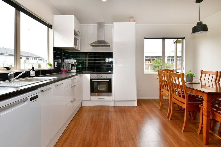 Photo of property in 1/137 Awaroa Road, Helensville, 0800