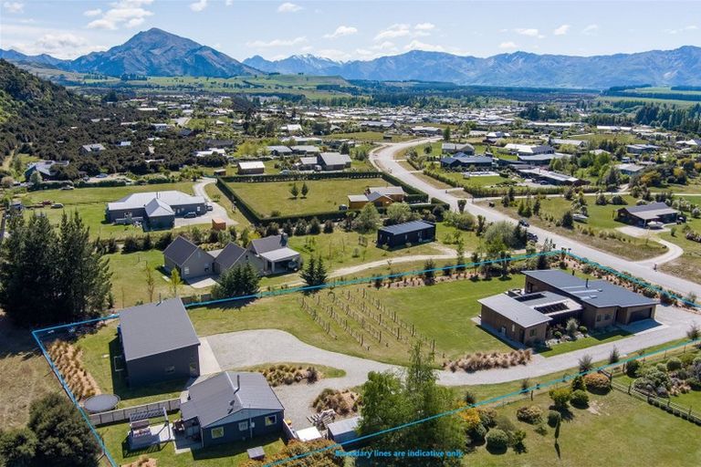 Photo of property in 22 Old Racecourse Road, Albert Town, Wanaka, 9305