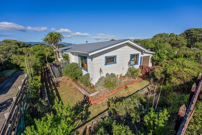 Photo of property in 4 Moana Street, Otaki Beach, Otaki, 5512