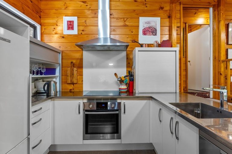 Photo of property in 89 Brick Bay Drive, Sandspit, Warkworth, 0982