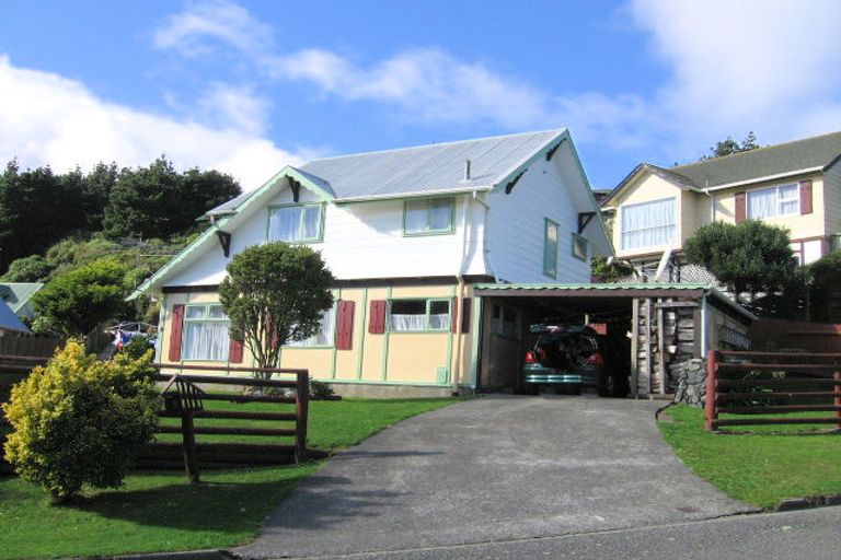 Photo of property in 3 Pimlico Place, Newlands, Wellington, 6037