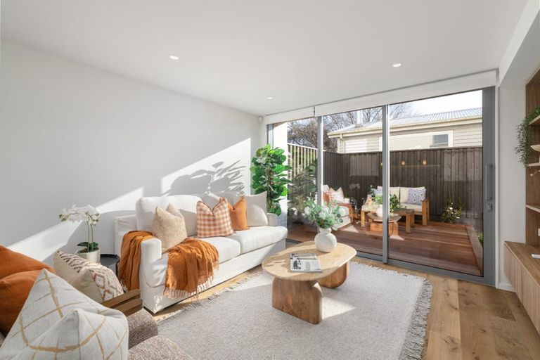 Photo of property in 2/979 Colombo Street, St Albans, Christchurch, 8014