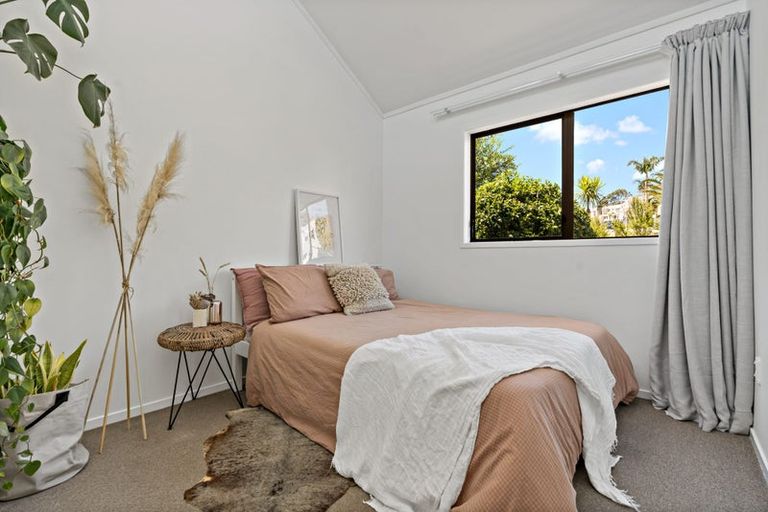 Photo of property in 2/29a Rangatira Road, Birkdale, Auckland, 0626