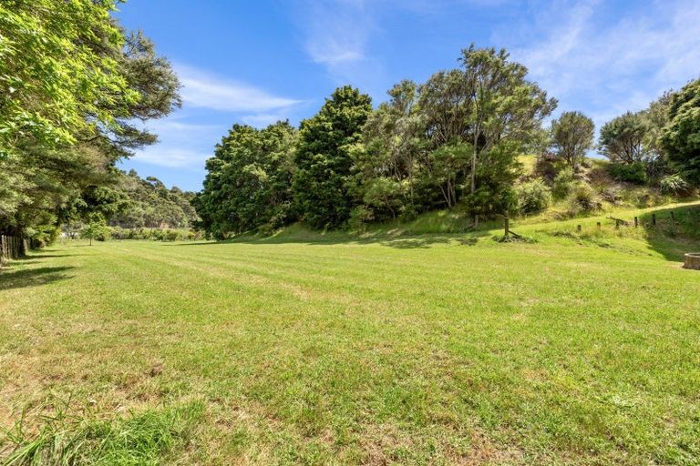 Photo of property in 856 Ocean View Road, Te Arai, Wellsford, 0975
