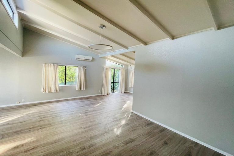Photo of property in 30 Mannering Place, Hillcrest, Auckland, 0627