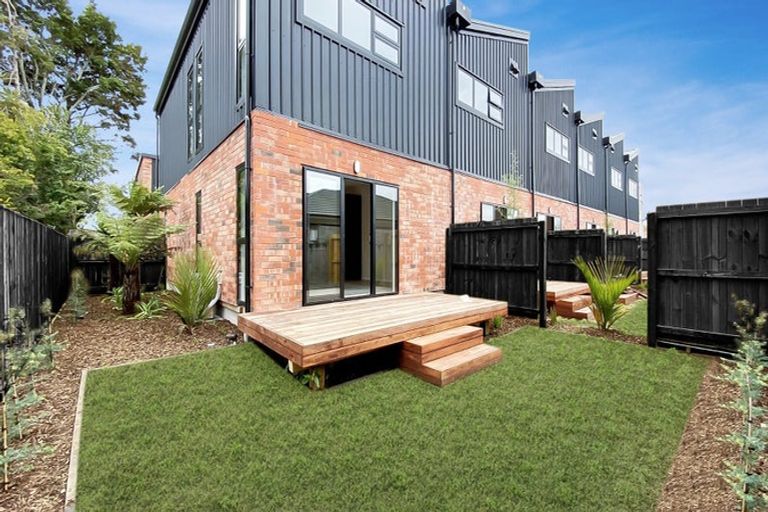 Photo of property in 4 Whakarato Way, Takanini, 2112