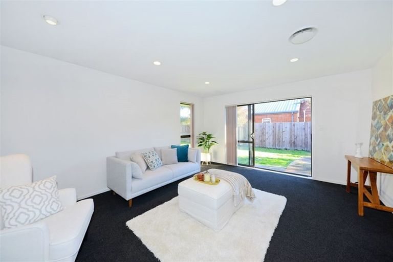 Photo of property in 10 Millcroft Place, Parklands, Christchurch, 8083
