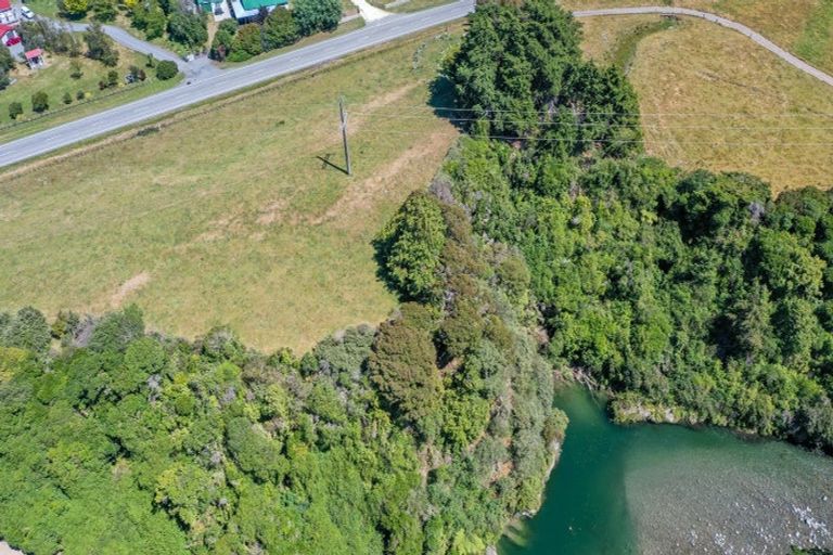 Photo of property in 2096 State Highway 2, Mount Bruce, Opaki, 5881