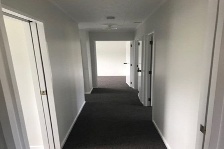 Photo of property in 1 Lowell Place, Massey, Auckland, 0614