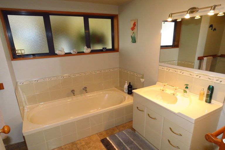 Photo of property in 19 Kew Road, Westport, 7825