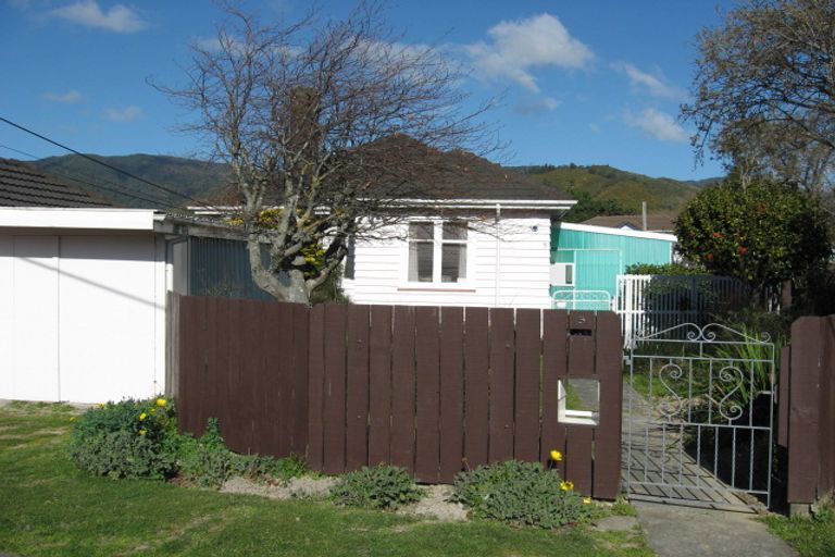 Photo of property in 5 Mcgowan Road, Wainuiomata, Lower Hutt, 5014