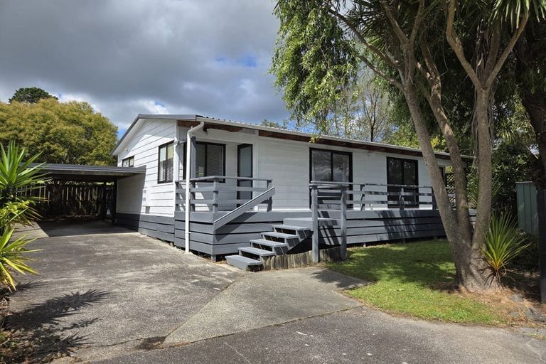 Photo of property in 3/180 Henderson Valley Road, Henderson, Auckland, 0612