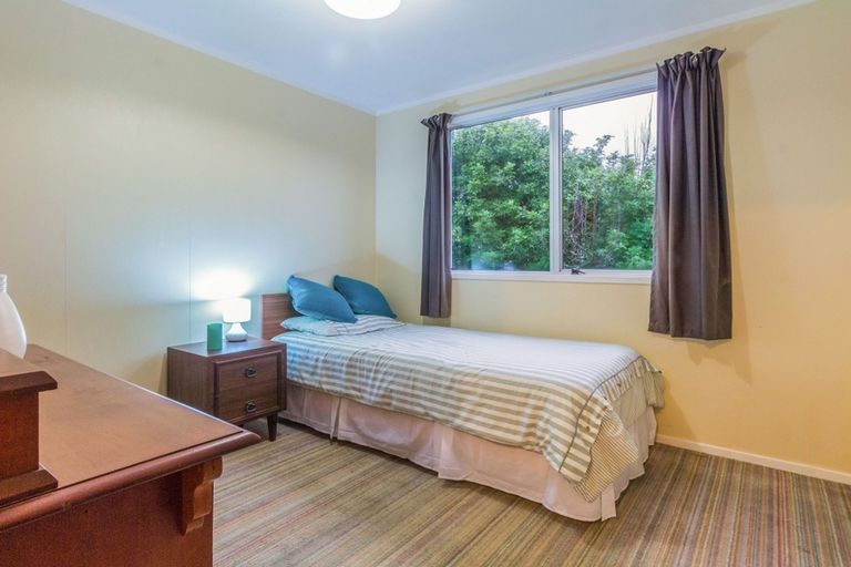 Photo of property in 18 Farwood Drive, Henderson, Auckland, 0612