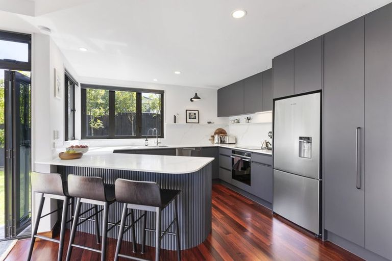 Photo of property in 25a Barron Drive, Green Bay, Auckland, 0604