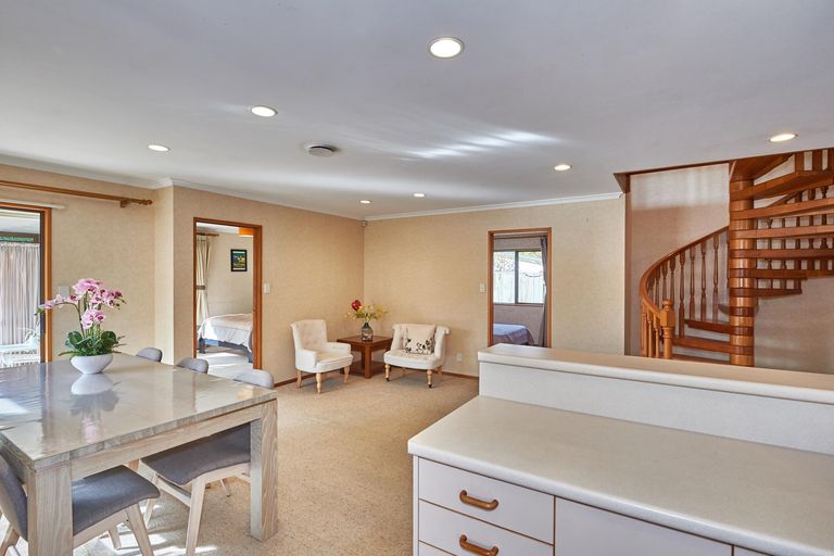 Photo of property in 8a Palm Avenue, Hokowhitu, Palmerston North, 4410