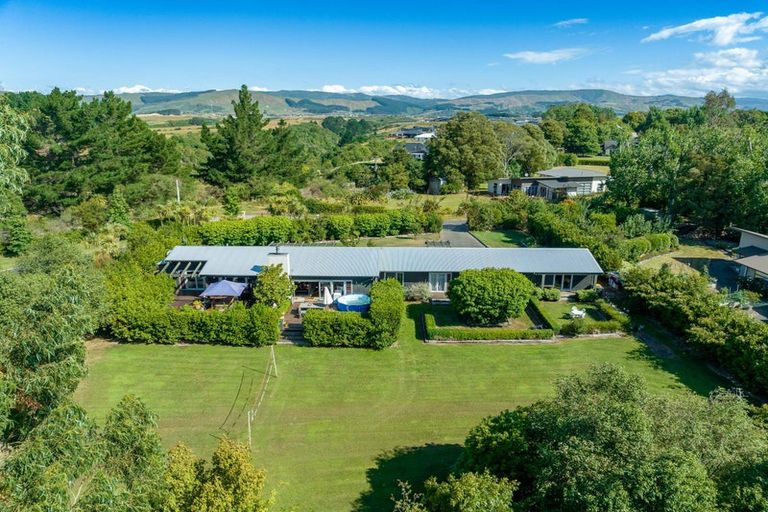 Photo of property in 1 Holden Way, Fitzherbert, Palmerston North, 4471