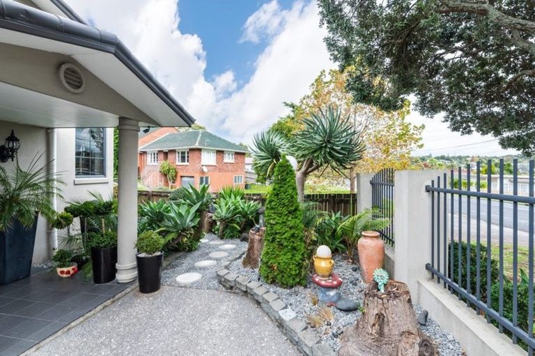 Photo of property in 160 Hutchinson Avenue, New Lynn, Auckland, 0600