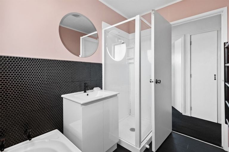 Photo of property in 5 Nicolas Avenue, Glen Eden, Auckland, 0602