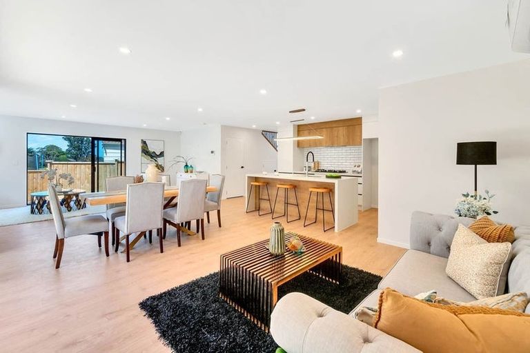 Photo of property in 23a Cottam Grove, Northcross, Auckland, 0632