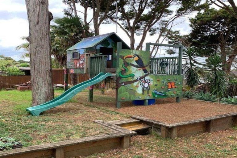 Photo of property in 18 Stanaway Street, Hillcrest, Auckland, 0627