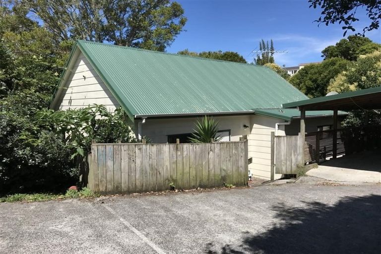 Photo of property in 5 Lysander Crescent, Beach Haven, Auckland, 0626