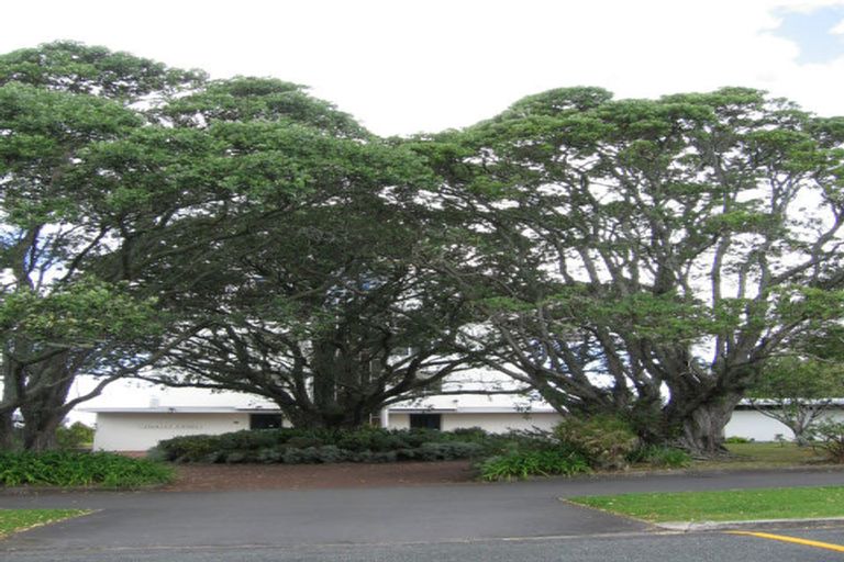 Photo of property in 3/25 Stanley Point Road, Stanley Point, Auckland, 0624