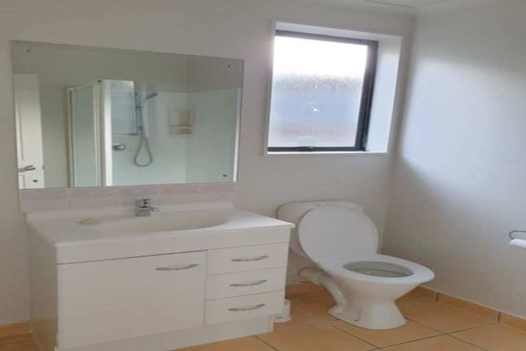 Photo of property in 10 Piriti Place, Weymouth, Auckland, 2103